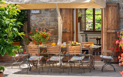 Casa Paggetti 8: Meubles, Table, Bois, Mobilier De Jardin, Chaise, Pot De Fleur, Tableau De Plein Air, Jardin, Table Cuisine Et Salle A Manger