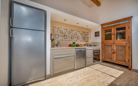 Villa Pineta 6: Cuisine, Comptoir, Sol, Bois, Cabinetry, Meubles, Design Intérieur, Principaux Appliance, Appareil De Cuisine, Sol