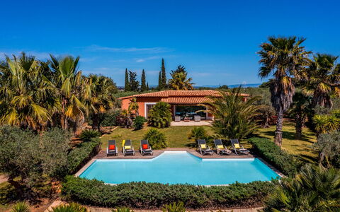 Villa Pineta 6: Bleu, Arbre, Piscine, Recours, Eco Hôtel, Biens, Hacienda, Aménagement Paysager