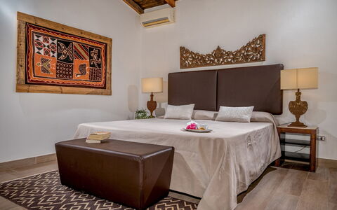 Villa Ashram 6: Lit, Meubles, Design Intérieur, Chambre, Mur, Sol, Sol, Literie, Bois, Drap De Lit