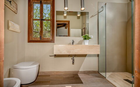 Villa Ashram 6: Salle De Bains, Design Intérieur, Sol, Luminaire Plomberie, Sol, Mur, Bois, Évier, Toilette, Robinet