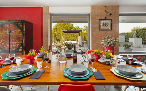 Villa Tiberio 6+2: Meubles, Design Intérieur, Table, Vaisselle, Chaise, Salle À Manger, Table Cuisine Et Salle A Manger, Nappe De Table, Éclairage, Pièce
