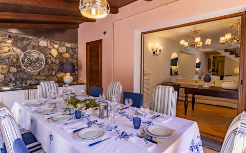 Villa Bambù 9+2: Meubles, Design Intérieur, Table, Vaisselle, Chaise, Salle À Manger, Sol, Table Cuisine Et Salle A Manger, Nappe De Table, Textile