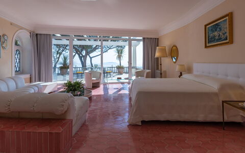 Villa Carina 12: Meubles, Design Intérieur, Chambre, Lit, Sol, Sol, Drap De Lit, Literie, Linge, Cadre De Lit