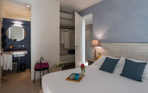 Villa Il Melograno 4+2: Meubles, Mur, Design Intérieur, Chambre, Sol, Sol, Drap De Lit, Linge, Textile, Lit