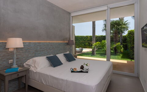 Villa Carrubo 4: Meubles, Design Intérieur, Sol, Lit, Sol, Chambre, Plafond, Linge, Drap De Lit, Literie