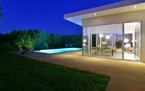 Villa Mandorlo 4: Piscine, Domicile, Ombre, Éclairage Paysager, Biens, Plafond, Recours, Jardin, Eco Hôtel, Aménagement Paysager