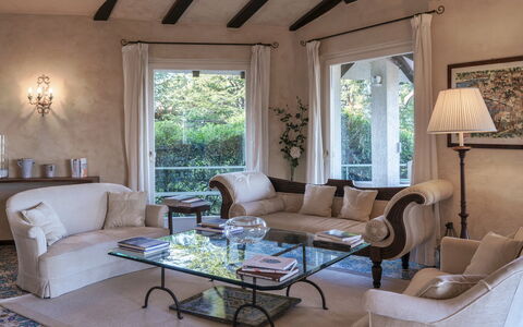 Villa del Prato 8: Meubles, Design Intérieur, Canapé, Table, Sol, Sol, Bois, Salon, Pièce, Éclairage