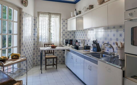 Villa del Prato 8: Cuisine, Principaux Appliance, Sol, Comptoir, Design Intérieur, Appareil De Cuisine, Meubles, Cabinetry, Sol, Domicile