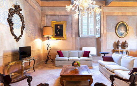 Palazzo Pozzo Bonelli 14: Meubles, Design Intérieur, Sol, Mur, Canapé, Sol, Salon, Table, Bois, Plafond