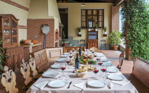 Tenuta Navelli 12+2: Meubles, Table, Chaise, Design Intérieur, Table Cuisine Et Salle A Manger, Vaisselle, Salle À Manger, Plafond, Sol, Pièce