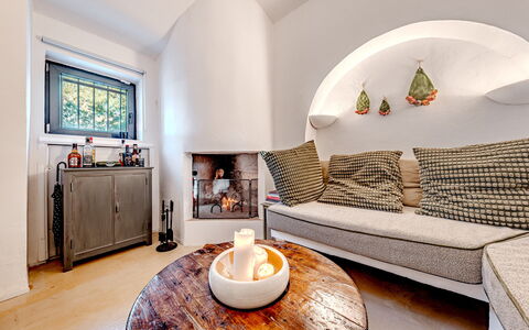 Casale di Amelì 5: Meubles, Design Intérieur, Mur, Sol, Sol, Pièce, Éclairage, Plafond, Domicile, Salon