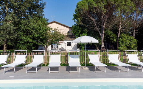 Nonna Isa 12: Piscine, Mobilier De Jardin, Meubles, Balancelle, Recours, Ombre, Biens, Parapluie, Chaise, Eco Hôtel