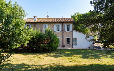 Nonna Isa 12: Bâtiment, Maison, Domicile, Zone Résidentielle, Arbuste, Chalet, Toit, Lot Terre, Établissements Humains, Biens