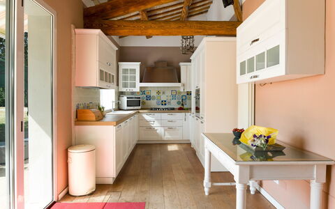 Nonna Isa 12: Meubles, Design Intérieur, Cuisine, Sol, Cabinetry, Bois, Comptoir, Plafond, Sol, Appareil De Cuisine