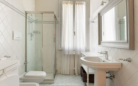 Nonna Isa 12: Luminaire Plomberie, Design Intérieur, Sol, Salle De Bains, Sol, Plomberie, Évier, Robinet, Lavabo, Tuile
