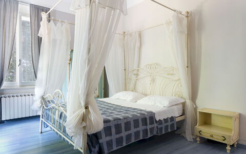 Nonna Isa 12: Meubles, Lit, Design Intérieur, Chambre, Literie, Sol, Sol, Drap De Lit, Bois, Pièce