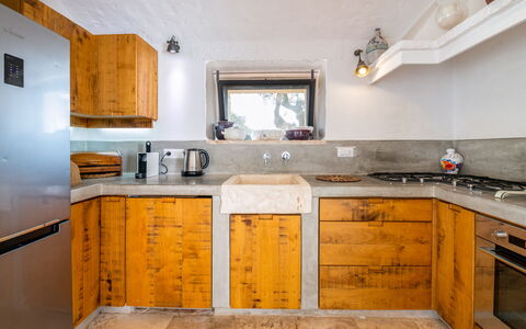 Trullo Luna 6+1: Bois, Comptoir, Cuisine, Appareil De Cuisine, Principaux Appliance, Cabinetry, Électroménager, Cuisinière, Tache De Bois, Evier