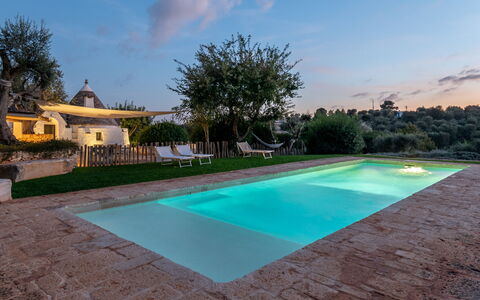 Trullo Luna 6+1: Bleu, Piscine, Biens, Jardin, Hacienda, Aménagement Paysager, Cour, Caractéristique De L'Eau, Villa, Arrière-Cour
