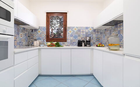 Villa Sandra 10: Bleu, Cuisine, Sol, Design Intérieur, Sol, Tuile, Comptoir, Mosaïque, Principaux Appliance, Appareil De Cuisine