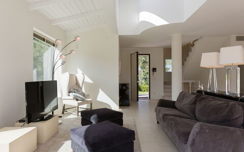 Villa Mandara 8+2: Meubles, Design Intérieur, Sol, Canapé, Sol, Mur, Salon, Plafond, Pièce, Domicile