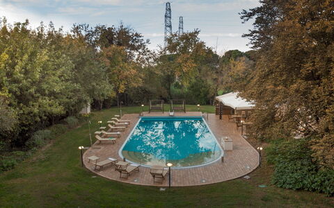 La Scuderia 8: Piscine, Recours, Thermes, Ombre, Mobilier De Jardin, Eco Hôtel, Caractéristique De L'Eau, Loisir, Jardin, Aménagement Paysager