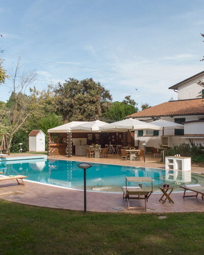 La Scuderia 8: Piscine, Arbre, Recours, Zone Résidentielle, Établissements Humains, Biens, Ombre, Eco Hôtel, Mobilier De Jardin, Hacienda