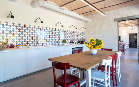 La Buona Maniera 10: Design Intérieur, Meubles, Sol, Cuisine, Plafond, Sol, Luminaire, Table, Éclairage, Comptoir