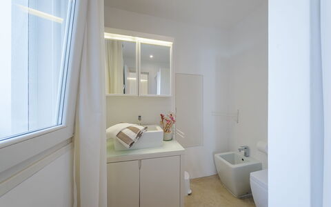 Kyvos 10: Sol, Design Intérieur, Sol, Mur, Bois, Luminaire Plomberie, Plafond, Salle De Bains, Pièce, Éclairage