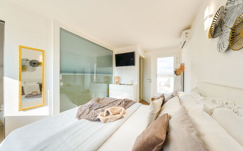 Dimora Solaris 6: Lit, Design Intérieur, Chambre, Meubles, Sol, Sol, Bois, Literie, Plafond, Drap De Lit