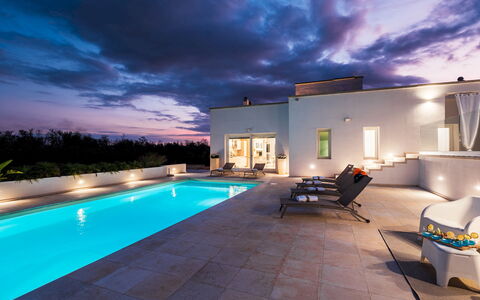 Dimora Solaris 6: Bleu, Piscine, Recours, Composite, Eco Hôtel, Caractéristique De L'Eau, Biens, Crépuscule, Hôtel, Villa