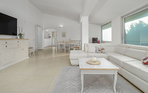 Villa la Maddalena 6+2: Meubles, Sol, Canapé, Design Intérieur, Plafond, Sol, Salon, Table, Pièce, Éclairage