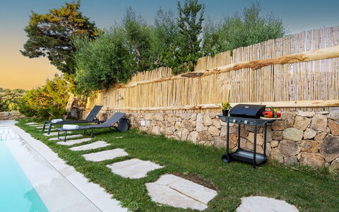 Villa la Maddalena 6+2: Piscine, Mobilier De Jardin, Jardin, Arrière-Cour, Aménagement Paysager, Recours, Ombre, Cour, Balancelle, Pelouse