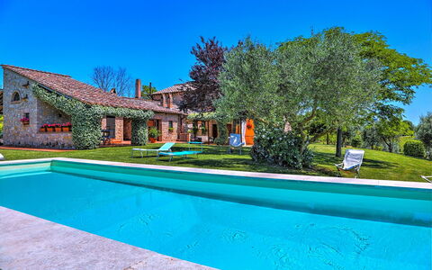 Casale Tre Cipressi 10: Bleu, Maison, Architecture, Domicile, Biens, Ferme, Piscine, Jardin, Pelouse, Chalet