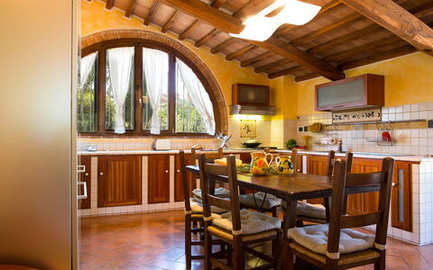 La Magia 8+2: Meubles, Design Intérieur, Bois, Sol, Plafond, Table, Cuisine, Éclairage, Domicile, Pièce