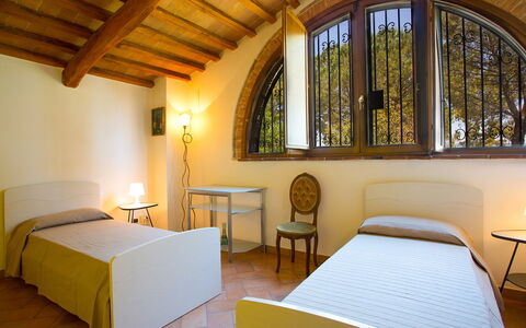 La Magia 8+2: Design Intérieur, Meubles, Lit, Chambre, Plafond, Drap De Lit, Pièce, Sol, Sol, Literie