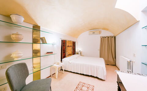 Villa dei Glicini 8+2: Mur, Design Intérieur, Sol, Sol, Meubles, Plafond, Chambre, Pièce, Lit, Éclairage