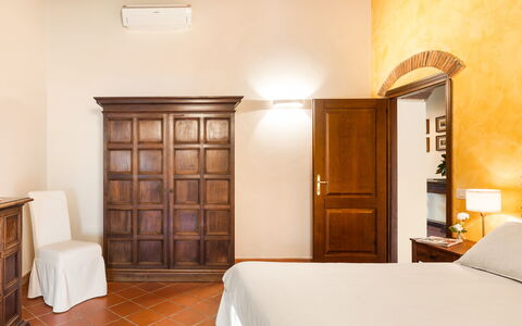 Casale Ombrone 11: Mur, Design Intérieur, Meubles, Sol, Sol, Plafond, Éclairage, Pièce, Lit, Chambre