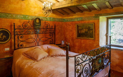 Casalina 8: Design Intérieur, Meubles, Chambre, Plafond, Tache De Bois, Cadre De Lit, Literie, Lit, Tiroir, Lampe