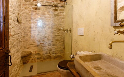Casalina 8: Mur, Luminaire Plomberie, Salle De Bains, Robinet, Design Intérieur, Sol, Plomberie, Évier, Lavabo, Sol