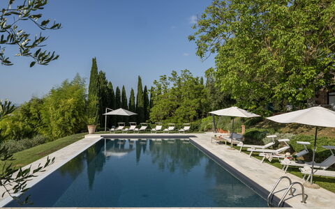 Villa la Monarca 16: Arbre, Piscine, Mobilier De Jardin, Réflexion, Parapluie, Aménagement Paysager, Jardin, Balancelle, Recours, Ombre