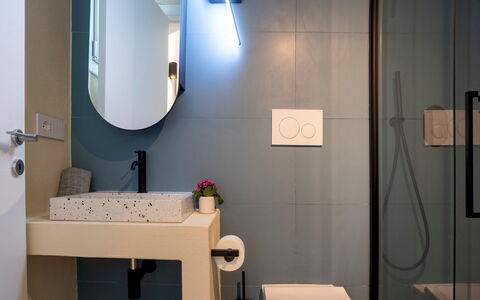 Casa Moros 6: Lavabo, Design Intérieur, Luminaire Plomberie, Salle De Bains, Mur, Sol, Sol, Évier, Miroir, Robinet