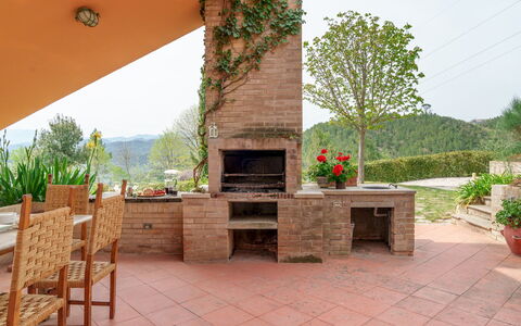 Villa Lia 10: Brique, Jardin, Tache De Bois, Chaise, Aménagement Paysager, Pot De Fleur, Dalle, Eco Hôtel, Ombre, Plante D'Appartement