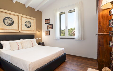 Villa la Casina 4: Meubles, Lit, Design Intérieur, Chambre, Literie, Bois, Drap De Lit, Pièce, Domicile, Sol