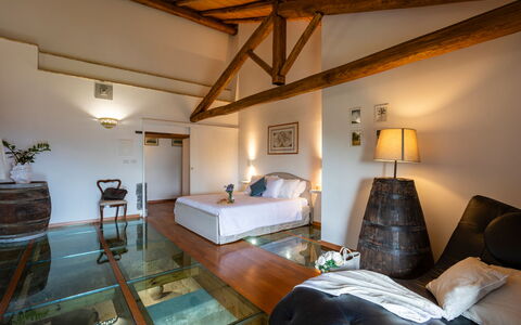 Vigne Dell'Etna 6: Meubles, Design Intérieur, Bois, Sol, Plafond, Sol, Lit, Chambre, Éclairage, Pièce