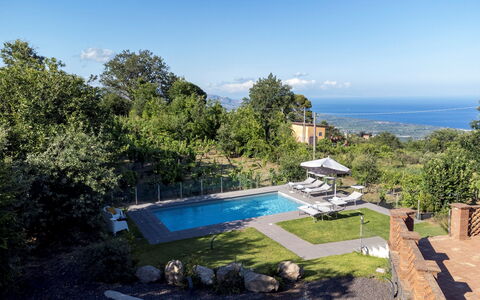 Vigne Dell'Etna 6: Piscine, Recours, Loisir, Eco Hôtel, Ville Resort, Mobilier De Jardin, Vacances, Villa, Hacienda