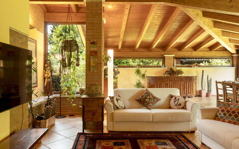 Villa Valchero 12: Meubles, Design Intérieur, Canapé, Sol, Sol, Bois, Plafond, Salon, Pièce, Chaise