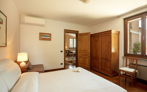 Villa Valchero 12: Design Intérieur, Meubles, Lit, Chambre, Bois, Sol, Plafond, Sol, Drap De Lit, Pièce