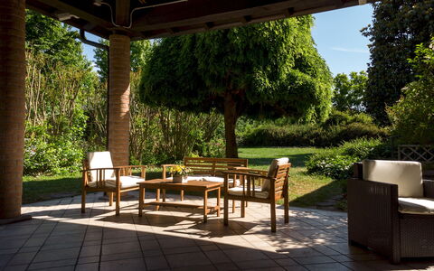 Villa Valchero 12: Meubles, Mobilier De Jardin, Chaise, Jardin, Arbuste, Ombre, Couverture De Sol, Tableau De Plein Air