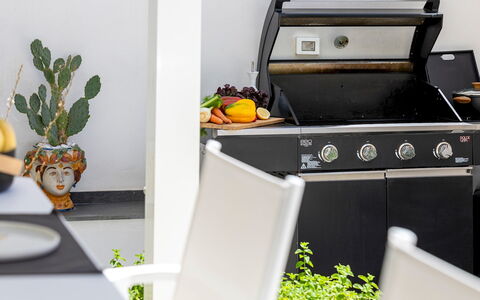 Dimora Egadina Giovanni 4+4: Appareil De Cuisine, Barbecue, Électroménager, Plante D'Appartement, Pot De Fleur, Le Fourneau, Aliments, Cuisine